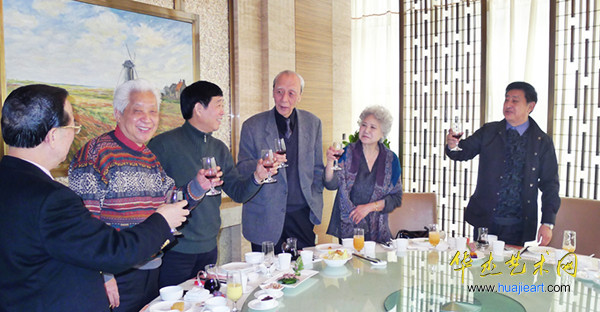 童四鹤热情接待蔡豪杰等到杭州雪峰集团美术馆参观