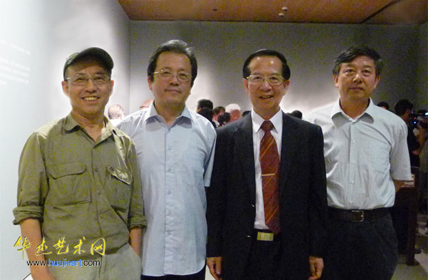蔡豪杰出席靳尚谊《向维米尔致意》画展开幕式