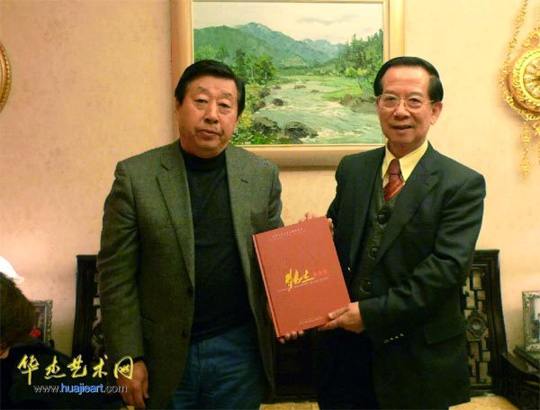 全国文联副主席刘大为伉俪北京华杰艺术中心参观