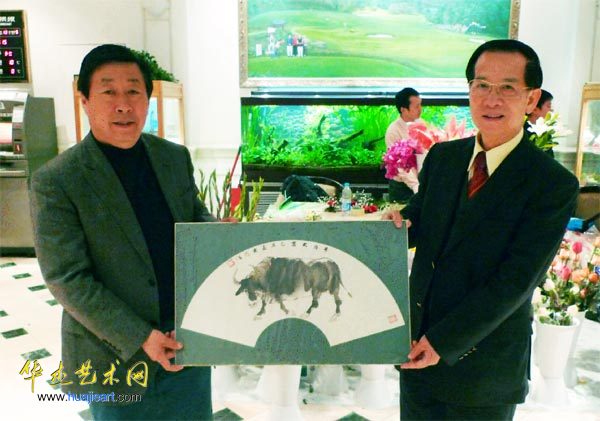 全国文联副主席刘大为伉俪北京华杰艺术中心参观